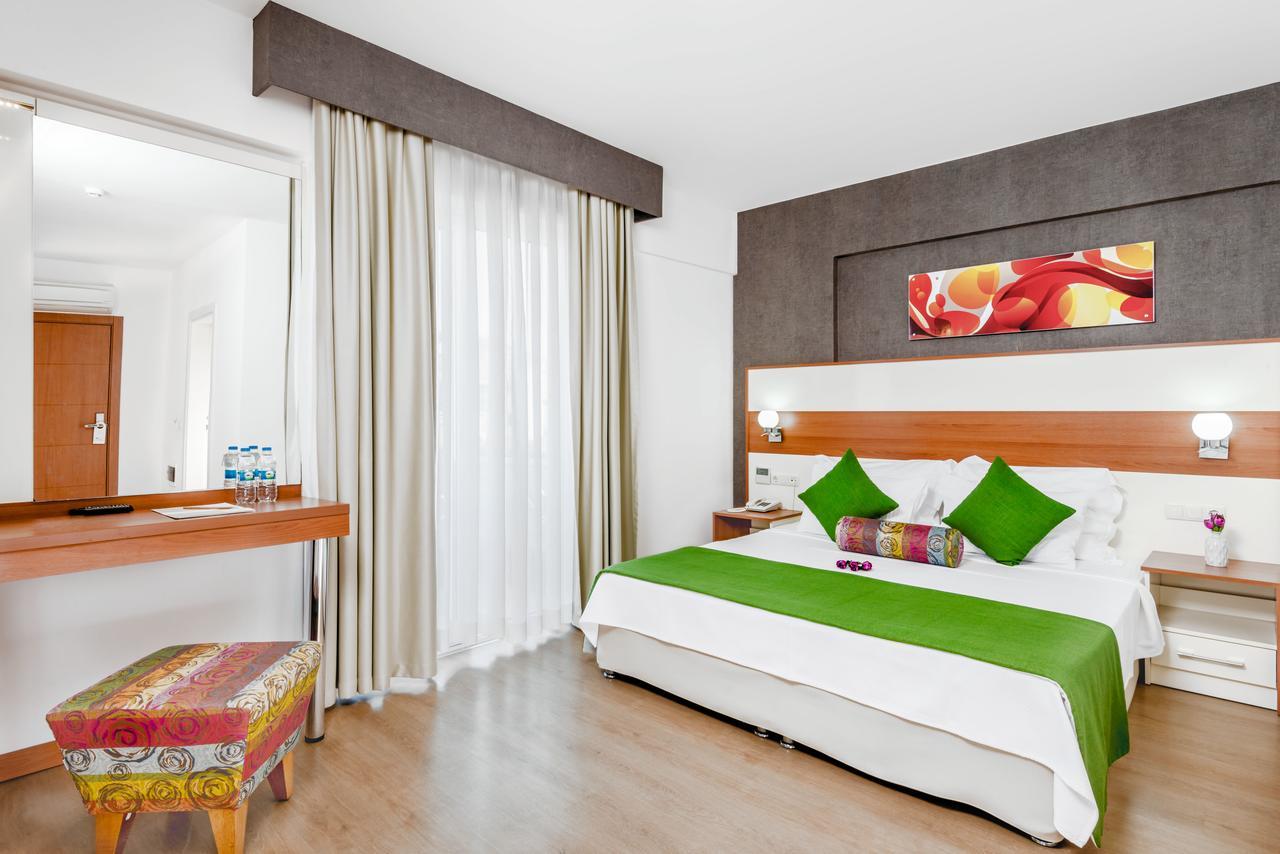 Hotel Ege Tulip Çeşme Zewnętrze zdjęcie