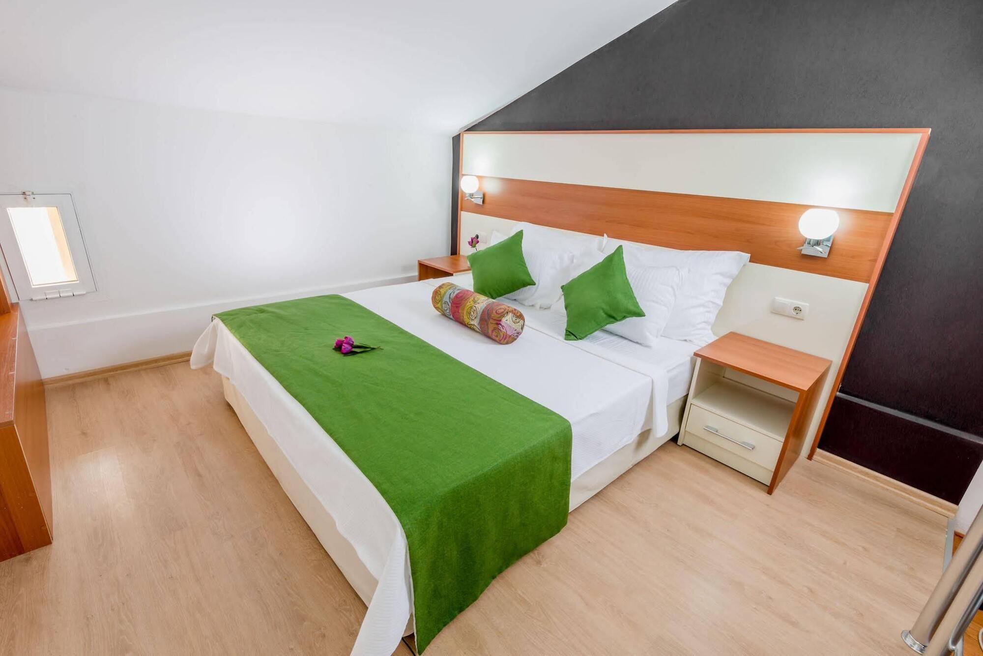 Hotel Ege Tulip Çeşme Zewnętrze zdjęcie