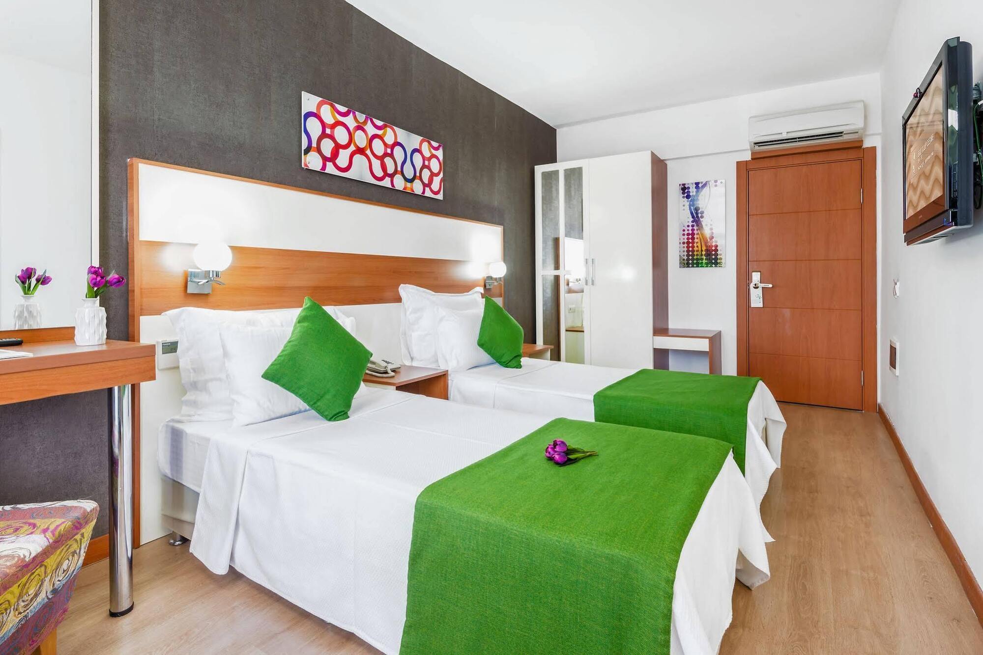 Hotel Ege Tulip Çeşme Zewnętrze zdjęcie