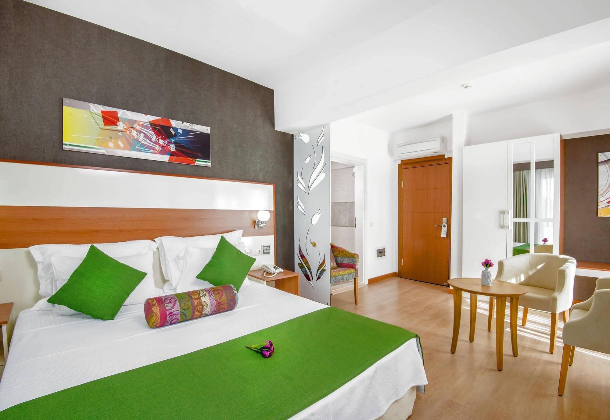 Hotel Ege Tulip Çeşme Zewnętrze zdjęcie